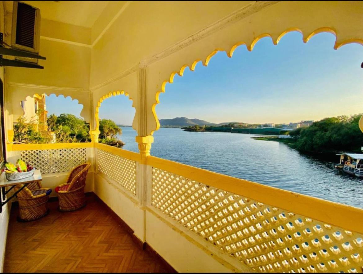 Vallabhgarh A Lake Facing Balcony Udaipur Esterno foto